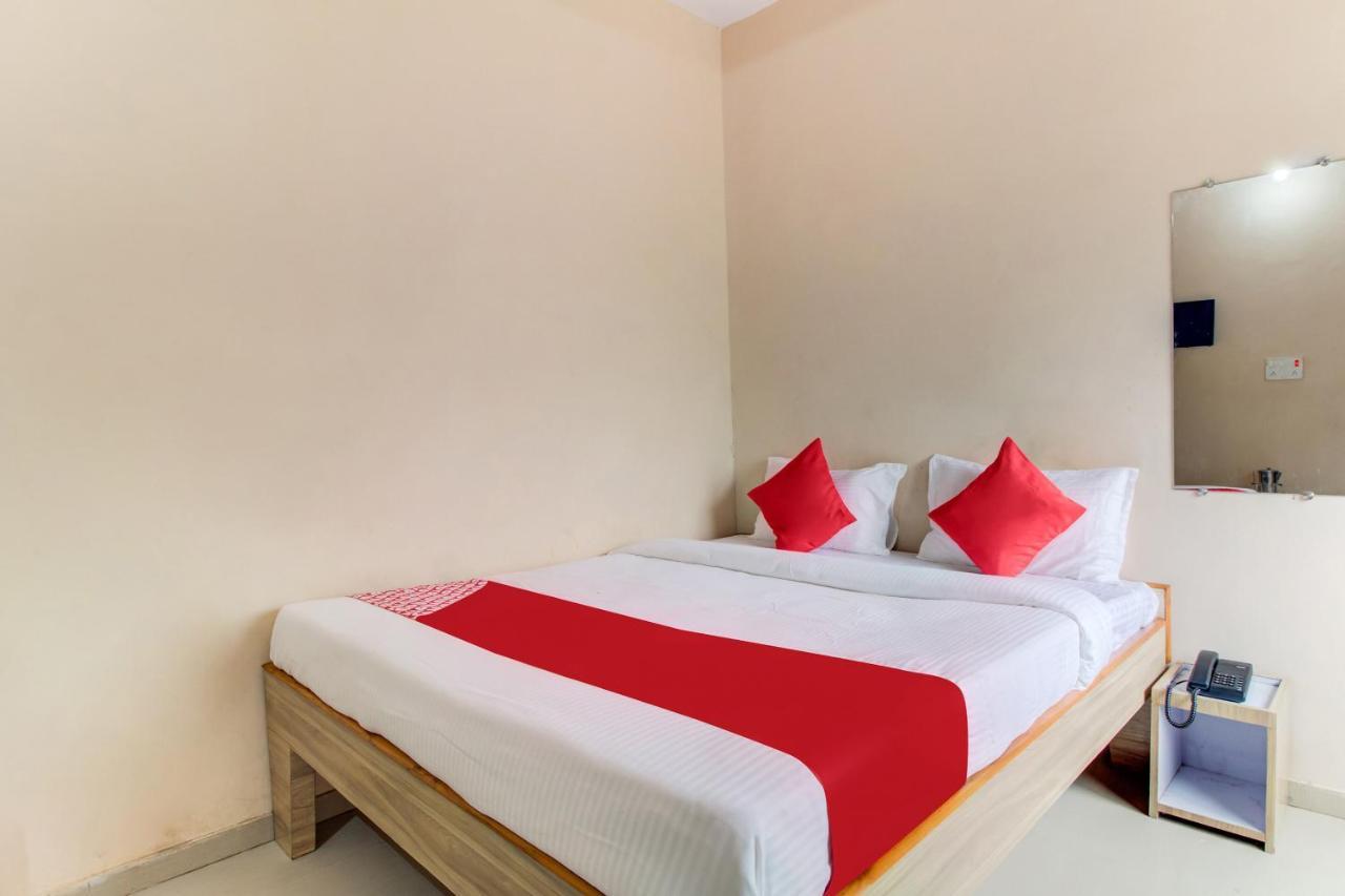 Oyo 48915 Chaitanya Green Park Hotel Vani Szoba fotó