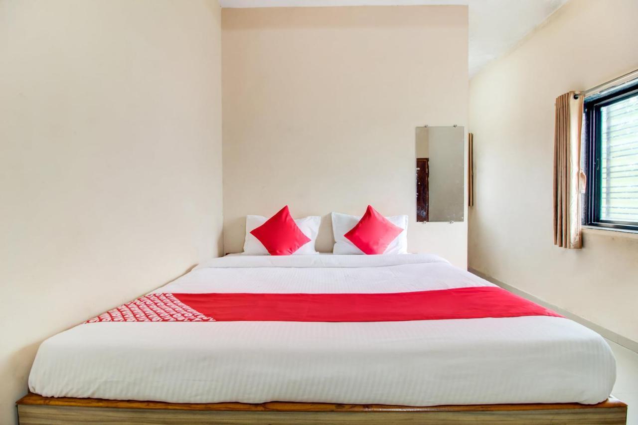 Oyo 48915 Chaitanya Green Park Hotel Vani Kültér fotó